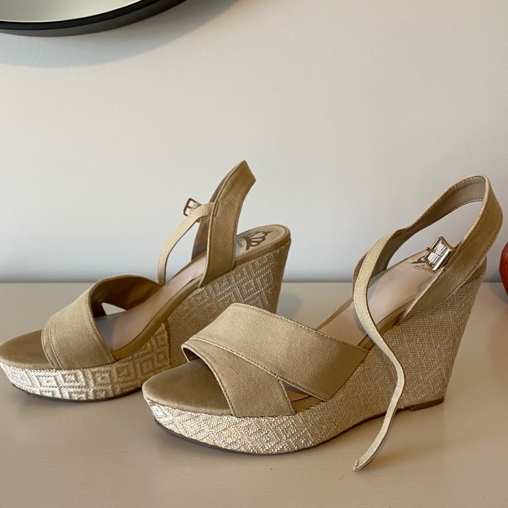 Fergalicious by fergie wedge - size 8.5
